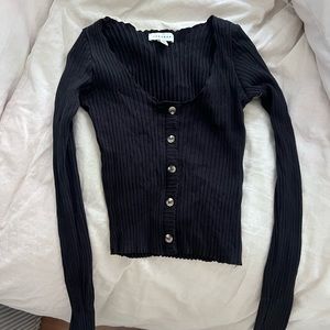 Topshop long-sleeved cropped shirt.